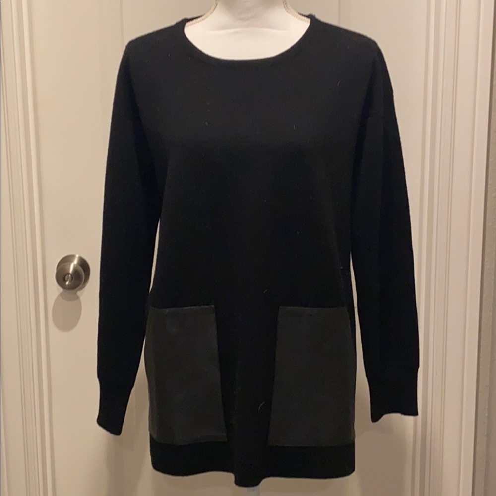 Black tunic sweater with leather pockets